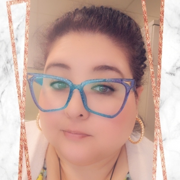 Meet your Posher! - Picture 3 of 3